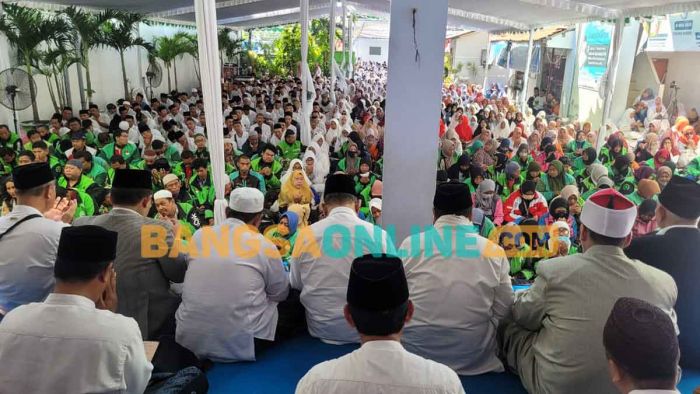 Diawali Shalat Ghaib, Ribuan Massa Ikuti Istighatsah di PP Amanatul Ummah